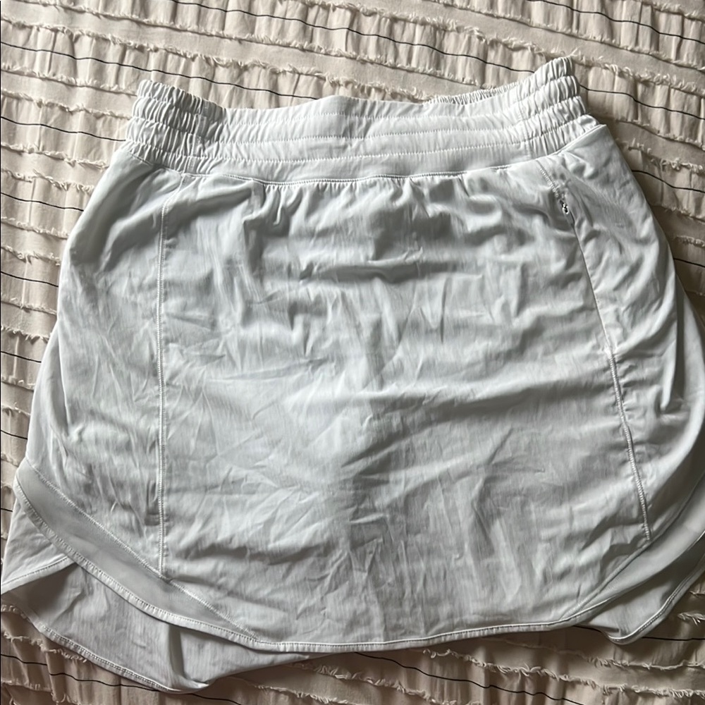 White lululemon hotty hot skirt